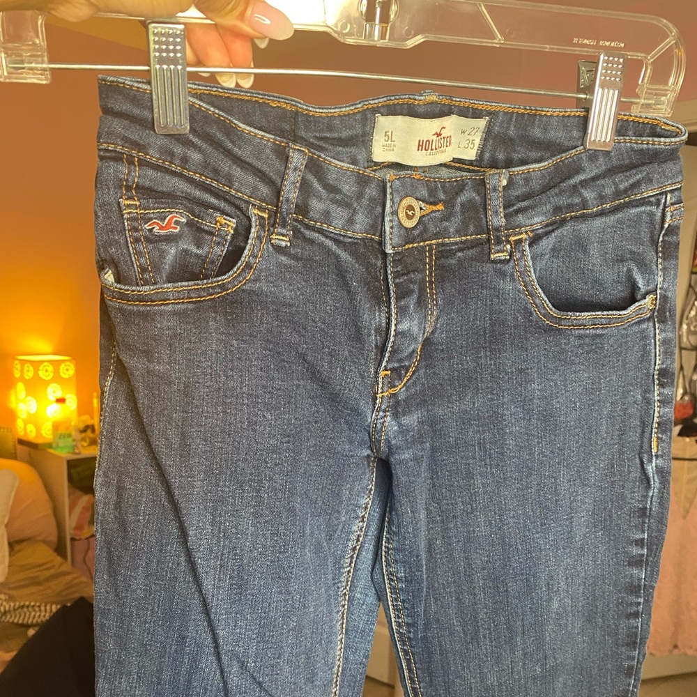 Dark wash Hollister Jeans. Gently worn, size 5L. No visible stains or marks.